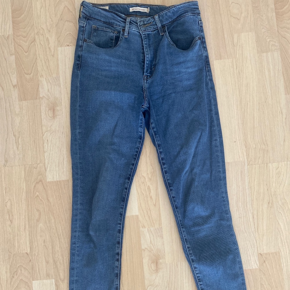 Levi’s 721 high rise skinny jeans size 27